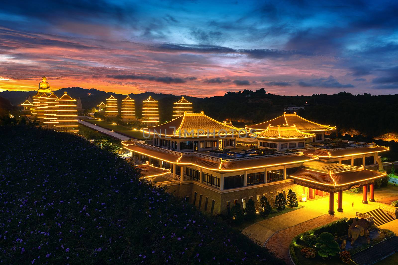 Sunset at Fo Guang Shan Buddha Temple in Kaohsiung, Taiwan. by gutarphotoghaphy