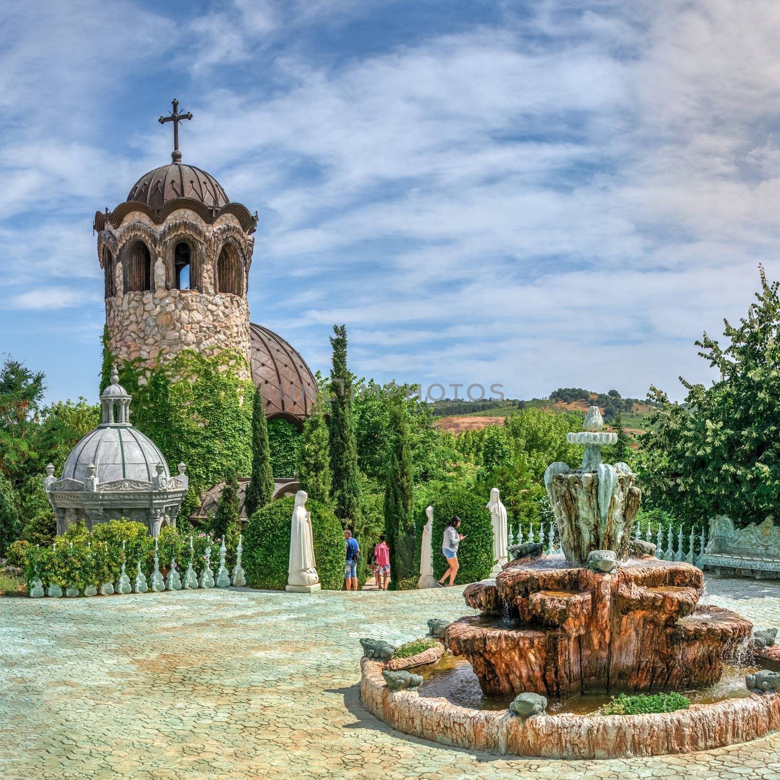 Big Fountain in the castle of Ravadinovo, Bulgaria by Multipedia