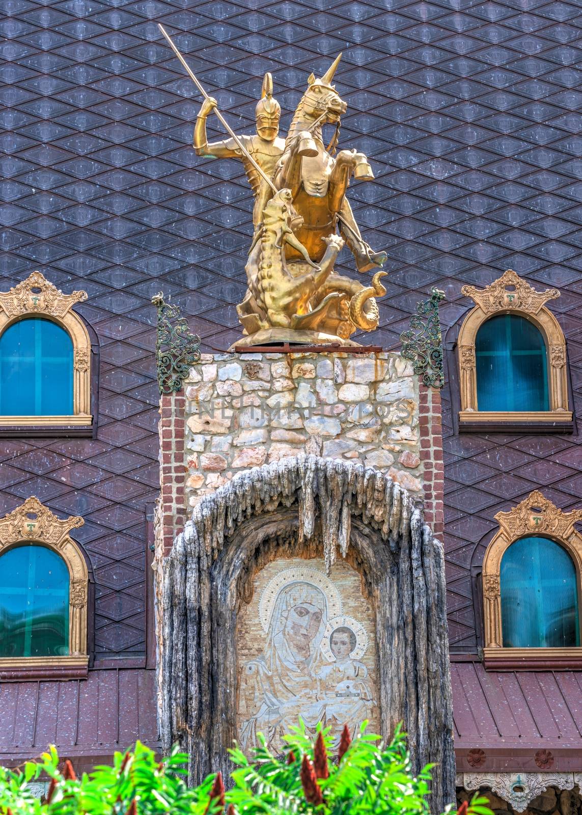 Sculpture on the roof of the castle of Ravadinovo, Bulgaria by Multipedia