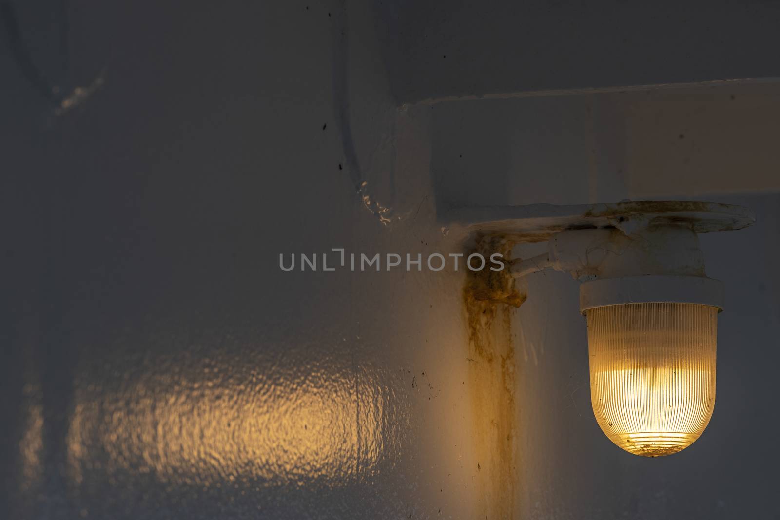 Reflective orange colored ship lamp 
 by Tofotografie