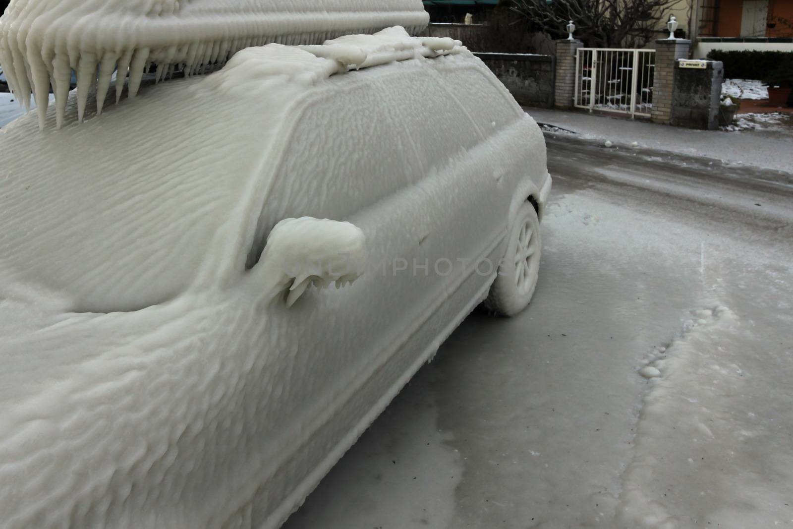 Car caught in the ice in Versoix Switzerland and cold