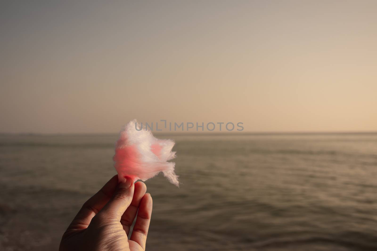 Cotton candy on the beach
 by anuraksir