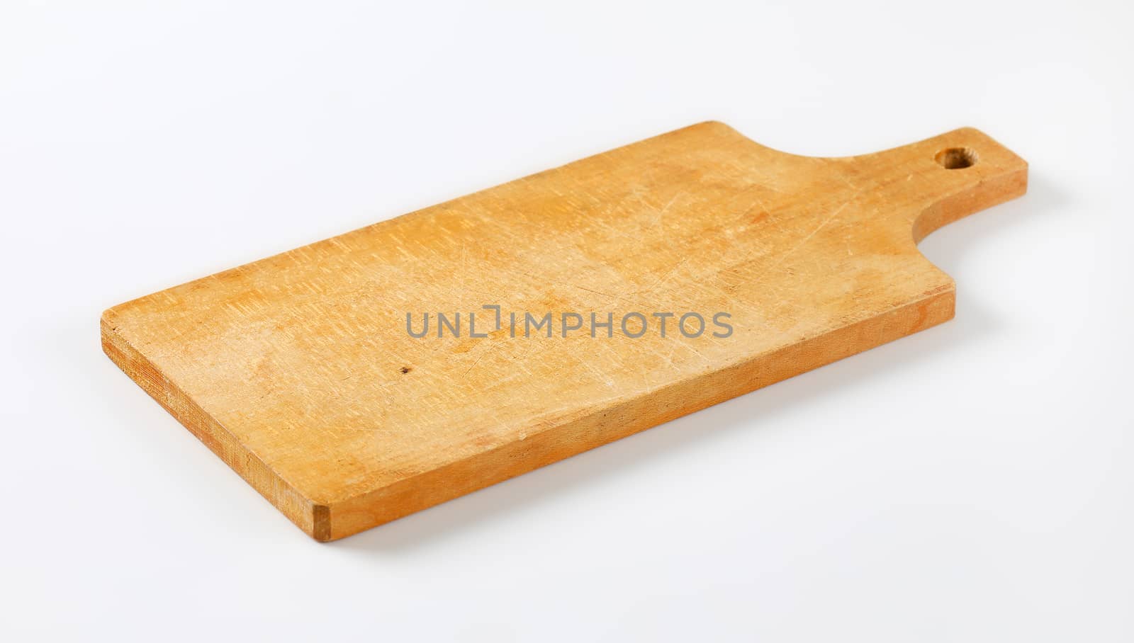 Wooden cutting board with handle