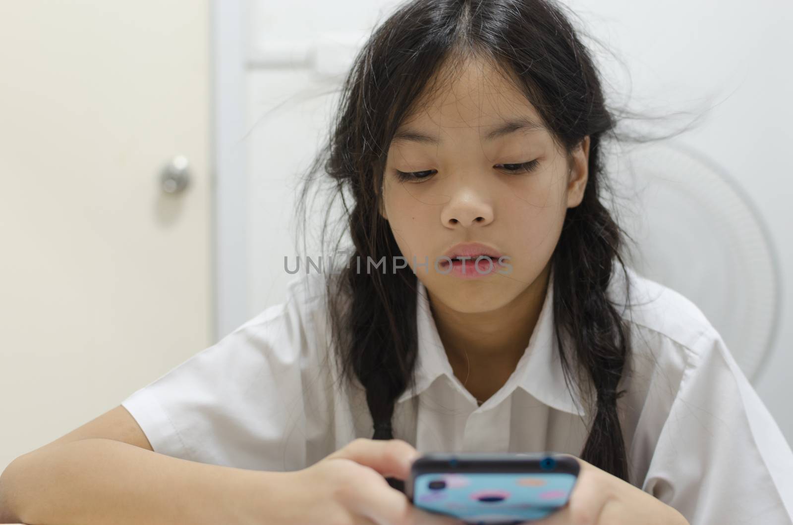 children addicted to phone games by aoo3771