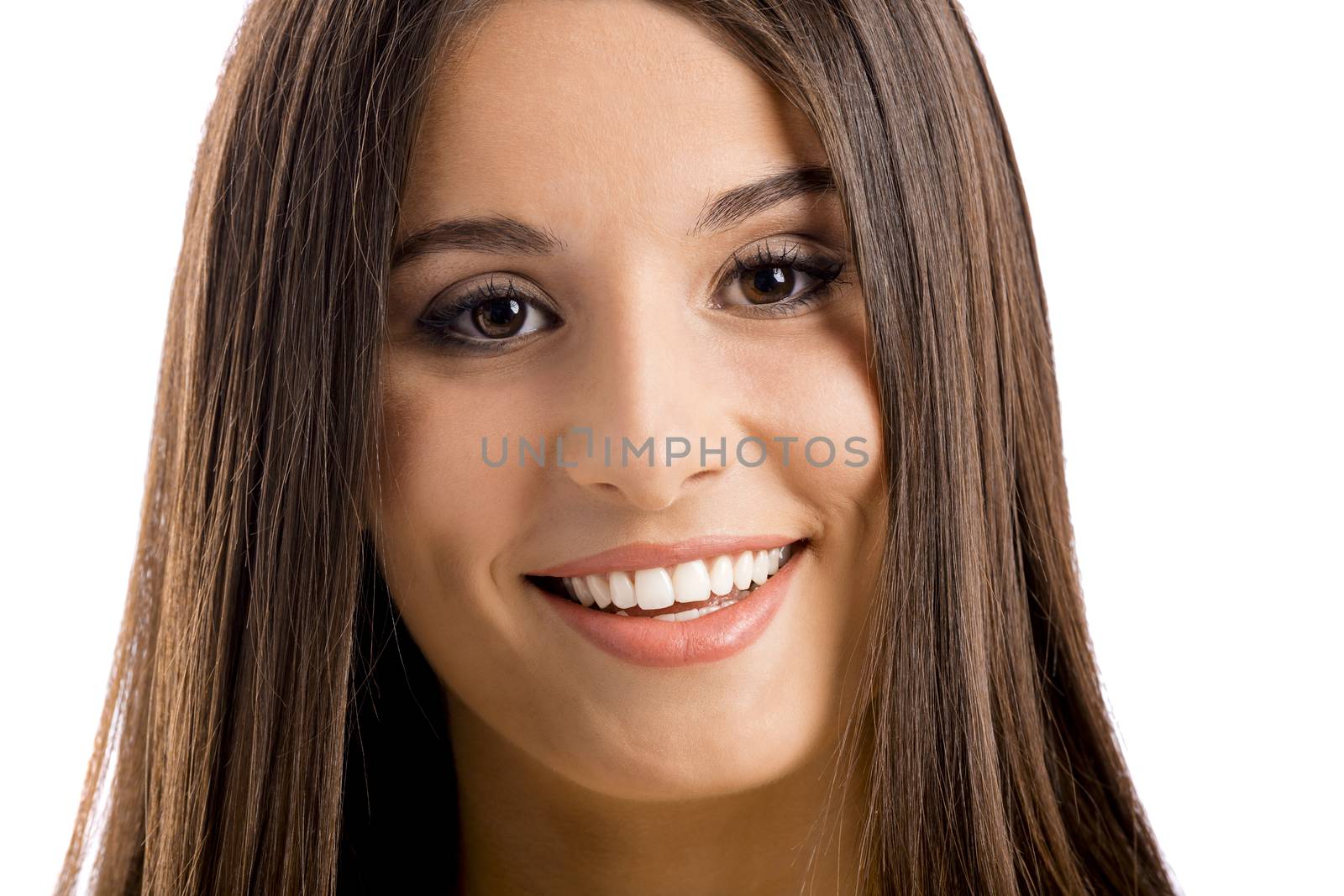 Close-up portrait of a beautiful woman smiling