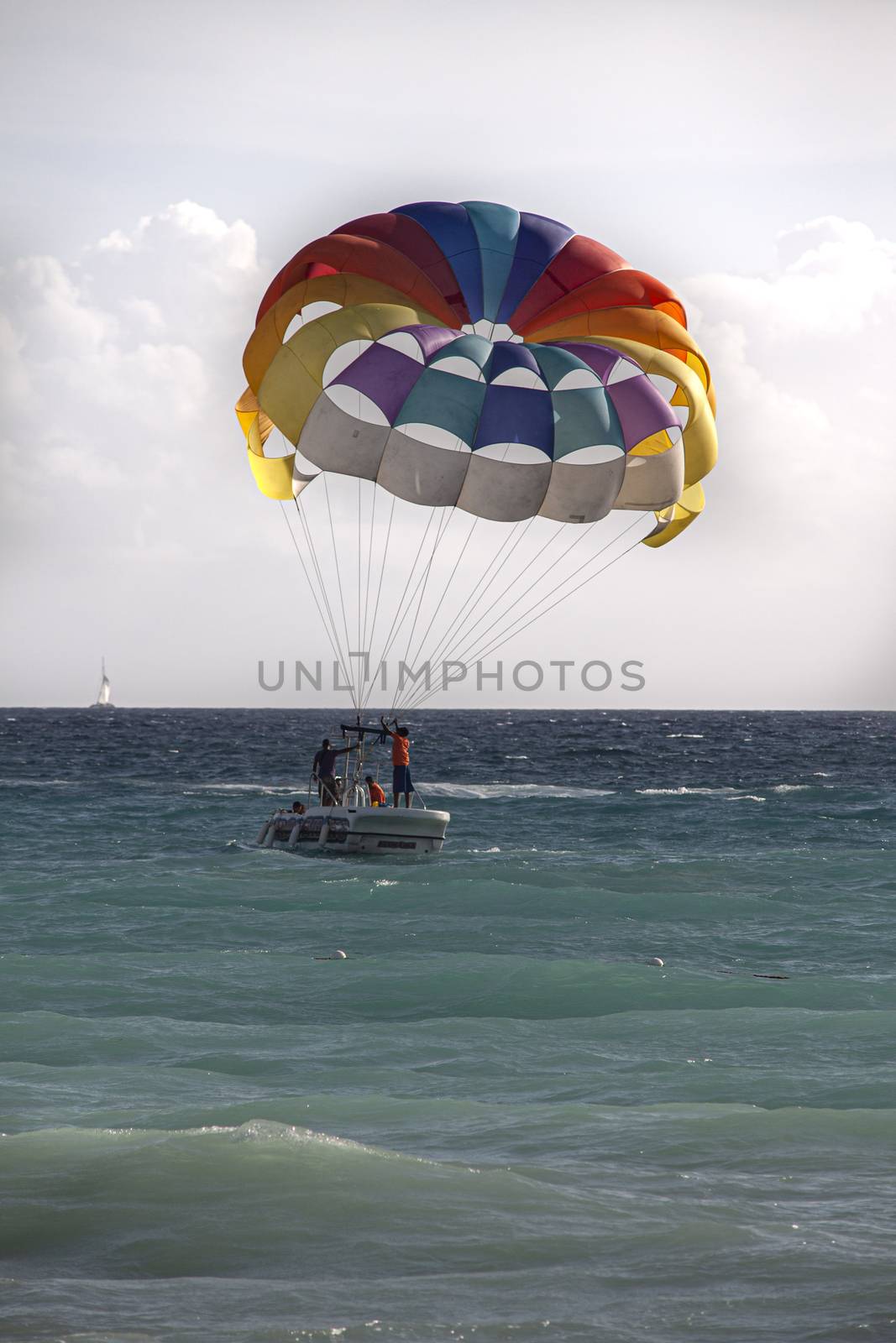 BAYAHIBE, DOMINICAN REPUBLIC 4 JANUARY 2020: Parachute to the sea