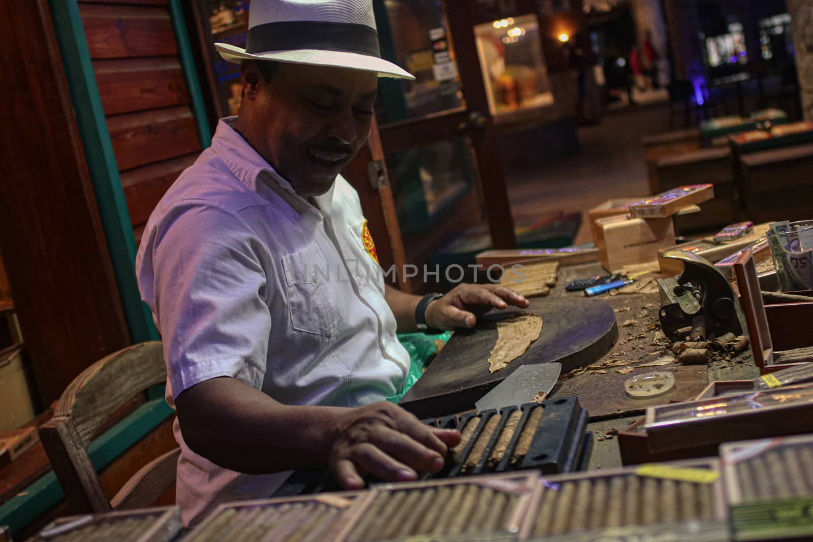 Craft production of Dominican cigars 2 by pippocarlot