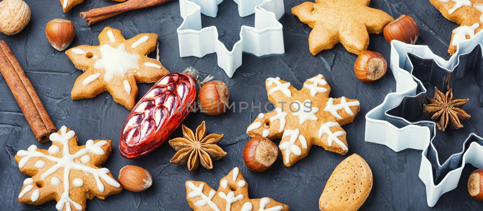Baked Christmas cookies by LMykola
