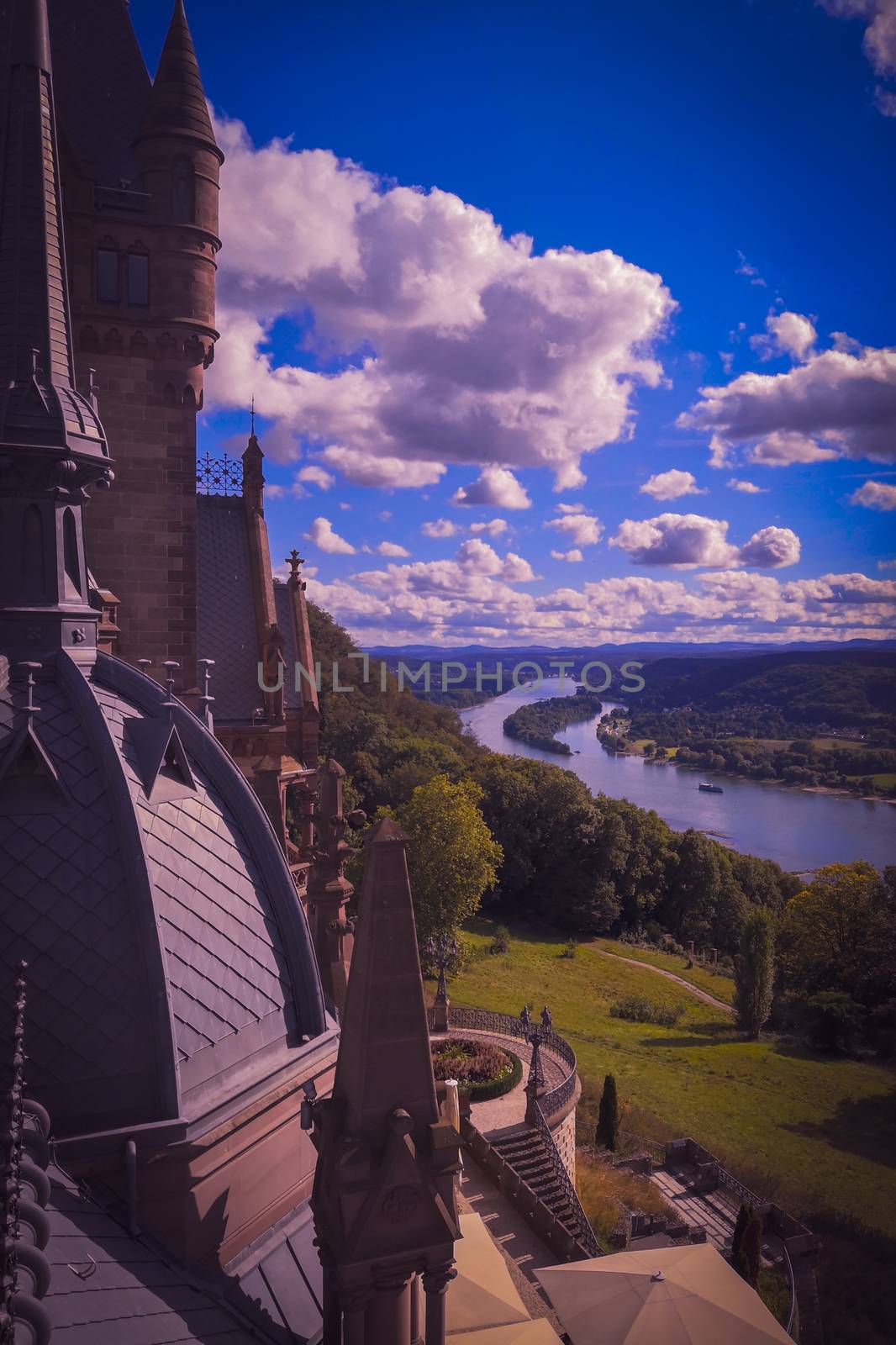 Fairytale view of the Rheine valley by Mendelex