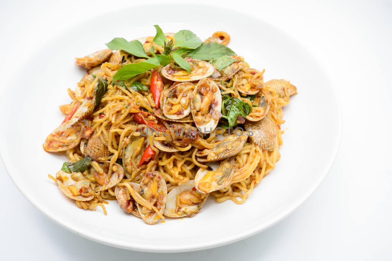 Stir fried noodles with clams and herbs, hot and spicy dish