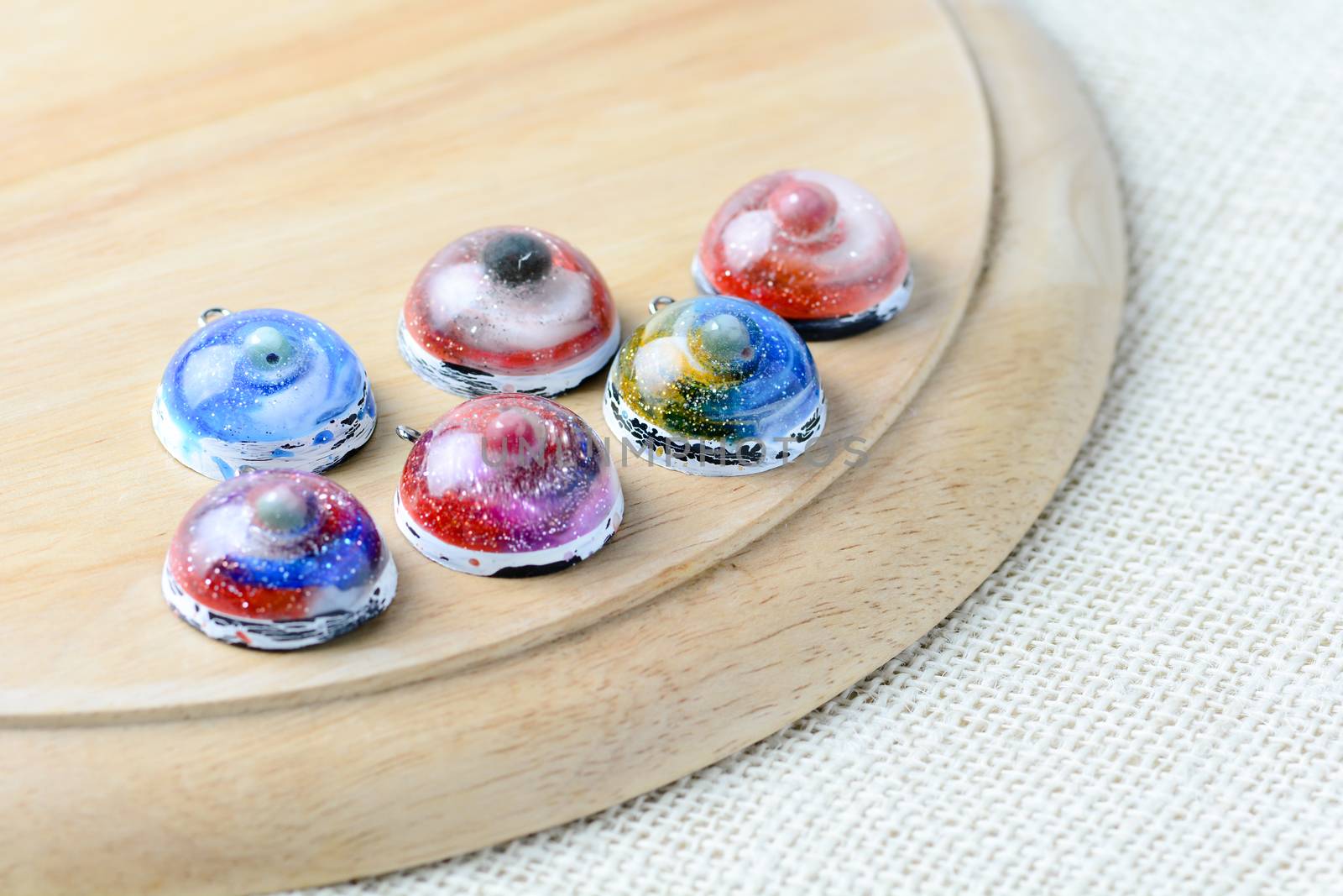 Create galaxy drink coasters using resin, glitter and pigment po by yuiyuize