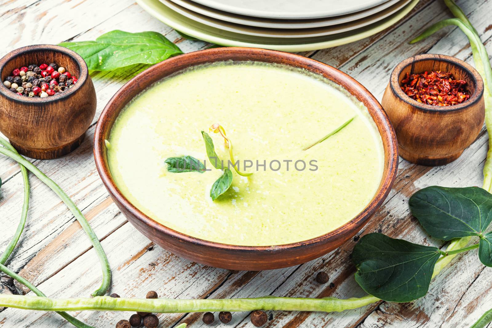 Green asparagus bean soup by LMykola