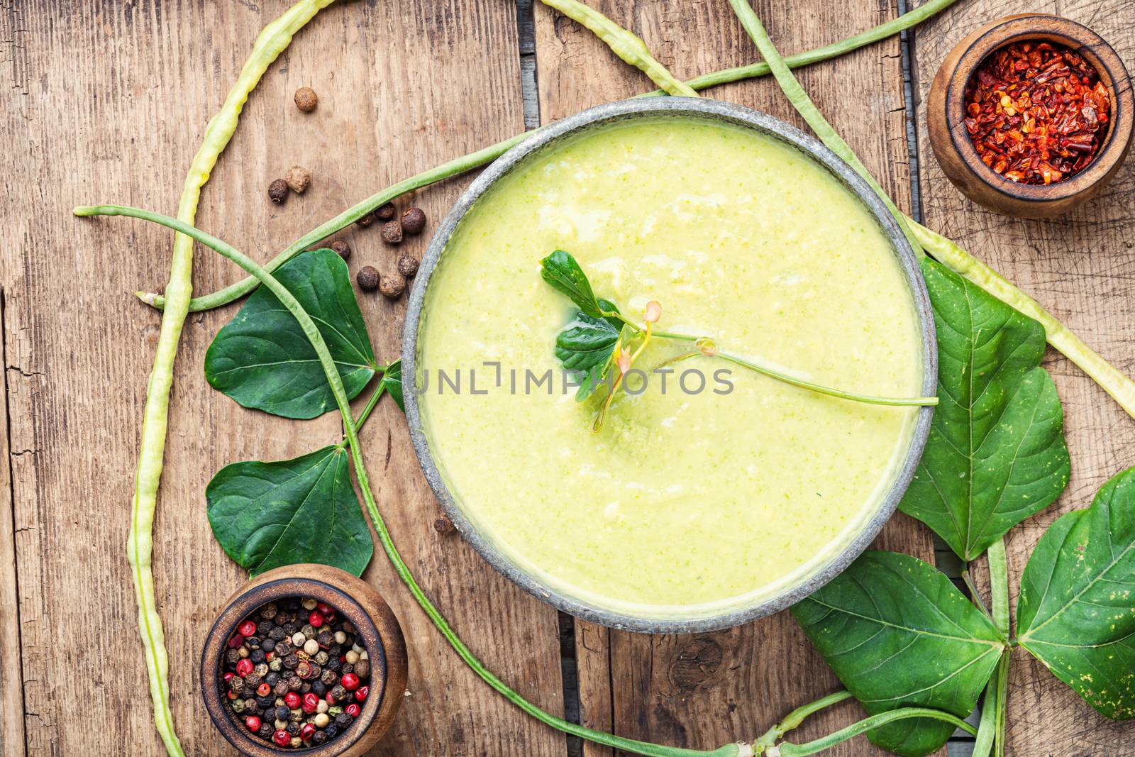 Green asparagus bean soup by LMykola