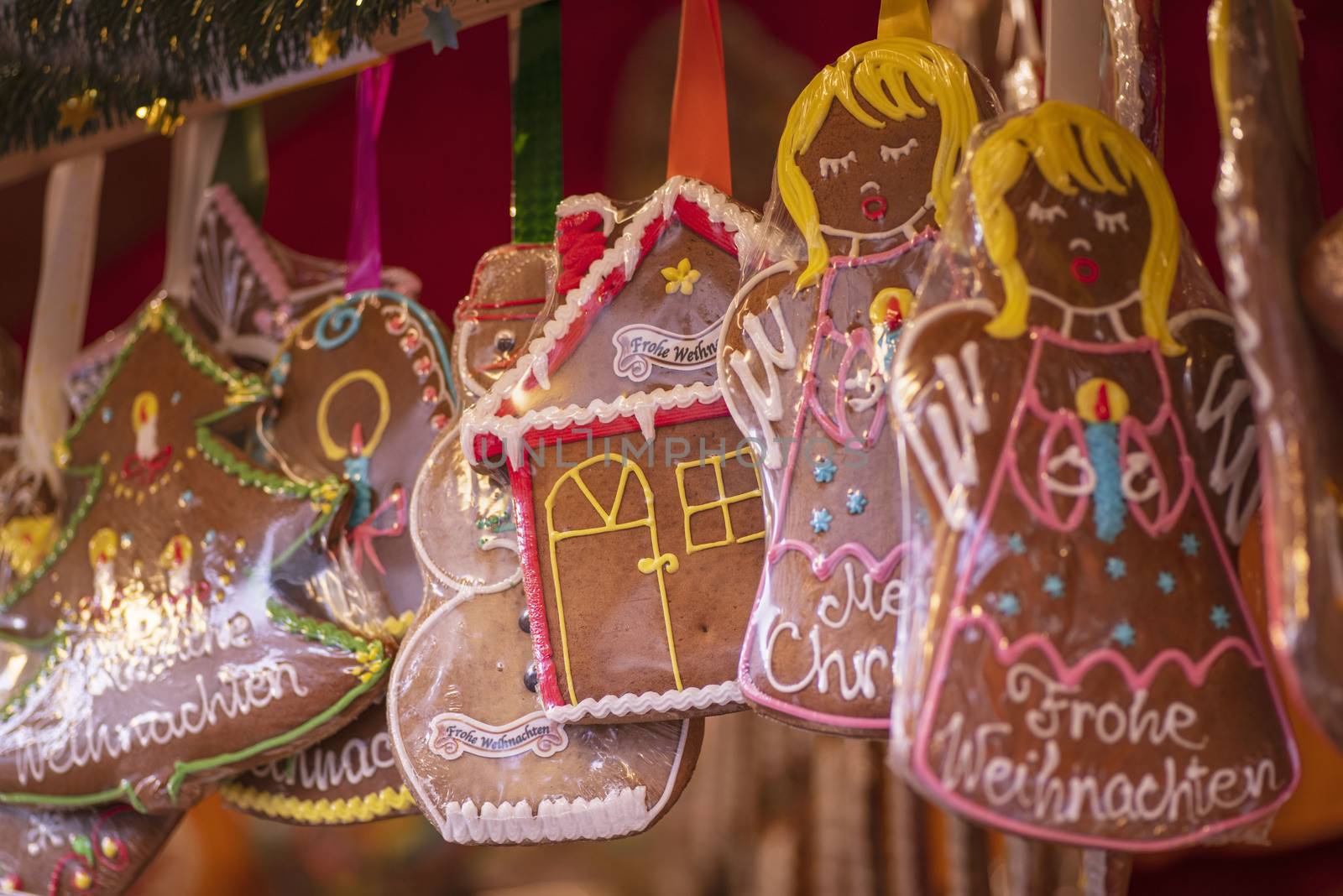 Christmas sweet gingerbread cookies at the Christmas market in Vienna.Heart-shaped cookies on sale at a Christmas market in Vienna, Austria.