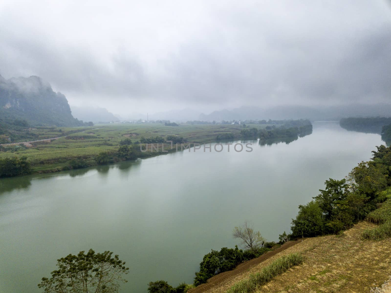 The Zuo river by JasonYU