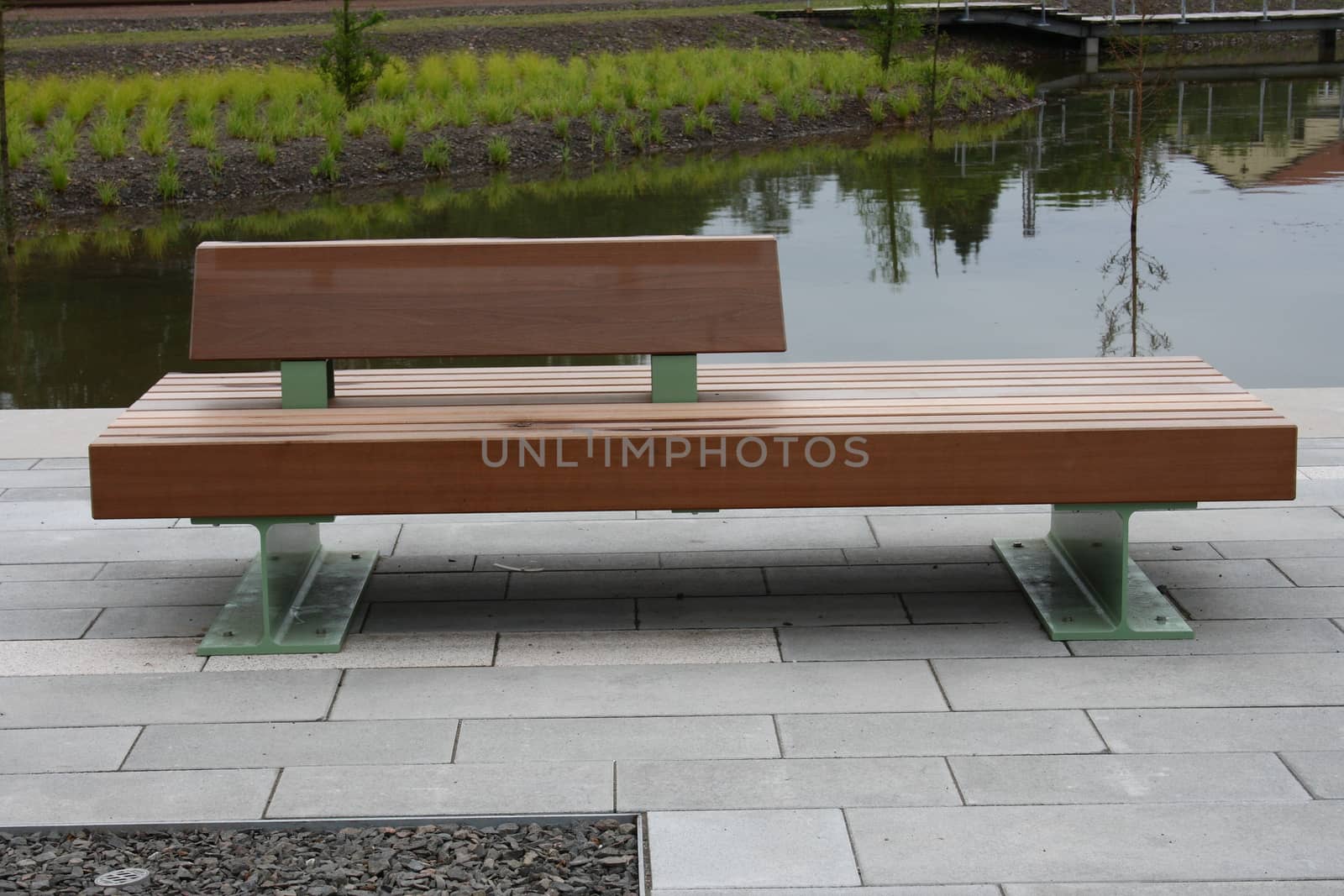 bench by hadot