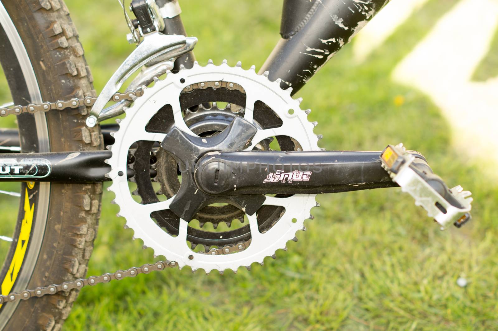 Bicycle wheel with knitting needles, pedals and a chain. Active walks .For your design