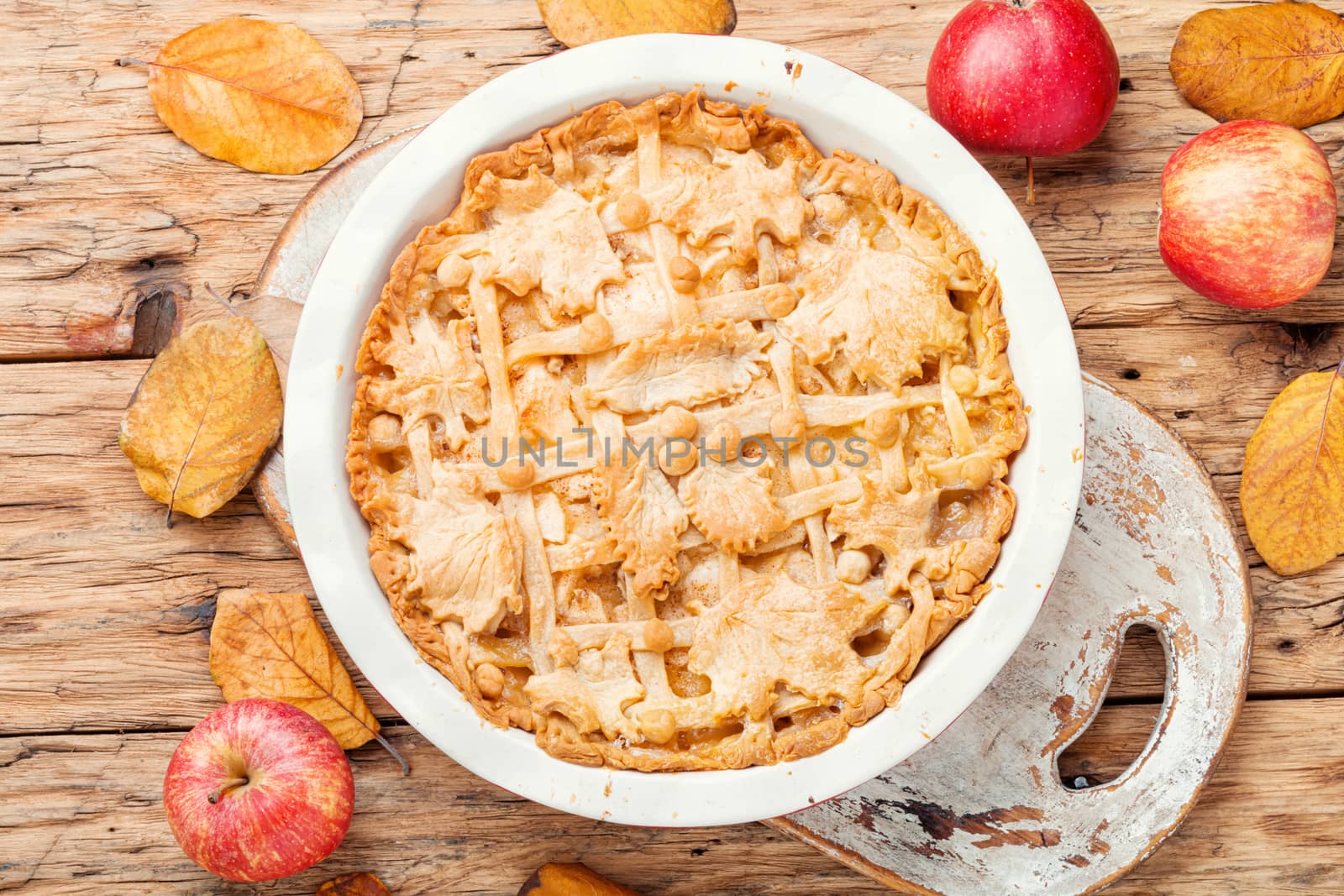 Autumn homemade pie with ripe apples.American pie.