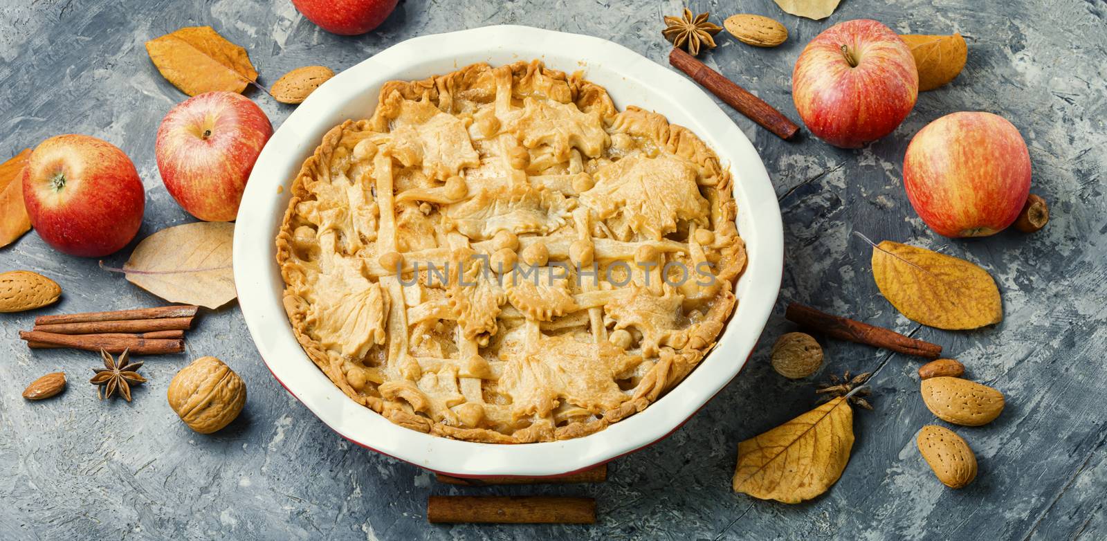 Autumn homemade pie with ripe apples.American pie.