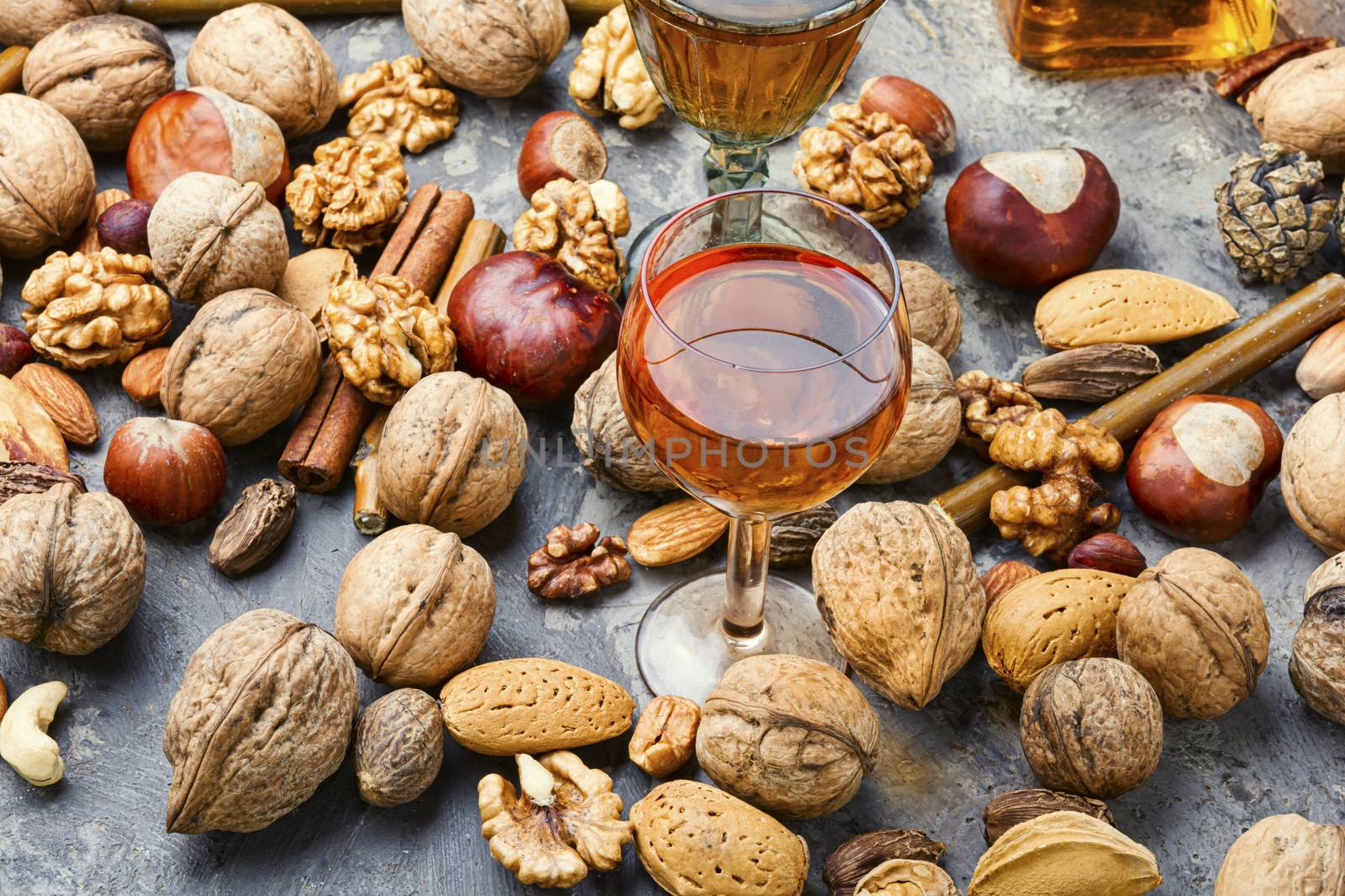 Aromatic alcohol from nuts.Nut liquor.Tincture on nuts.Italian liquor