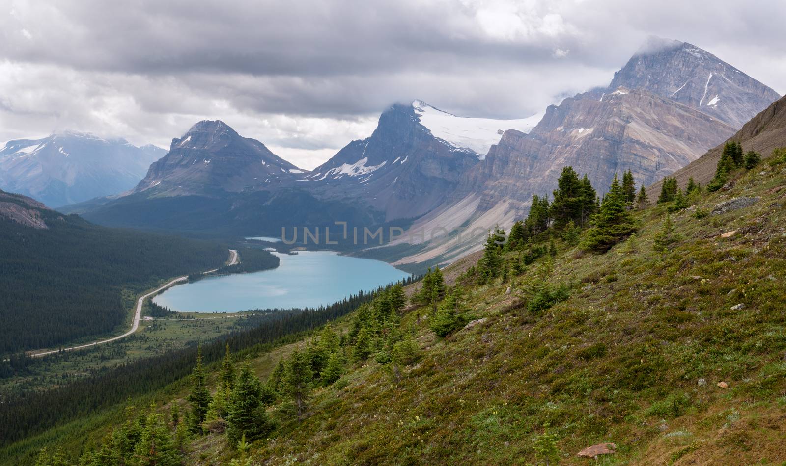 Panoramic image of the Bow Lake, surrounded bei mountain peaks of the Rocky Mountains, Banff National Park, Alberta, Canada