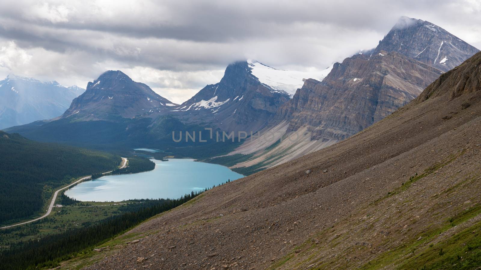 Panoramic image of the Bow Lake, surrounded bei mountain peaks of the Rocky Mountains, Banff National Park, Alberta, Canada