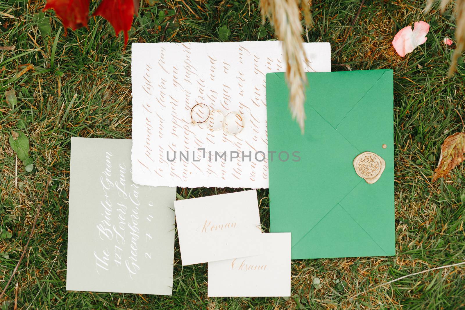 Wedding details flat lay. Wedding invitation. Ring box. Wedding bouquet. Copy space. Mock up. Envelope.