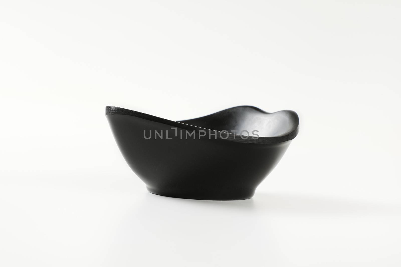 Curve black snack bowl by Digifoodstock