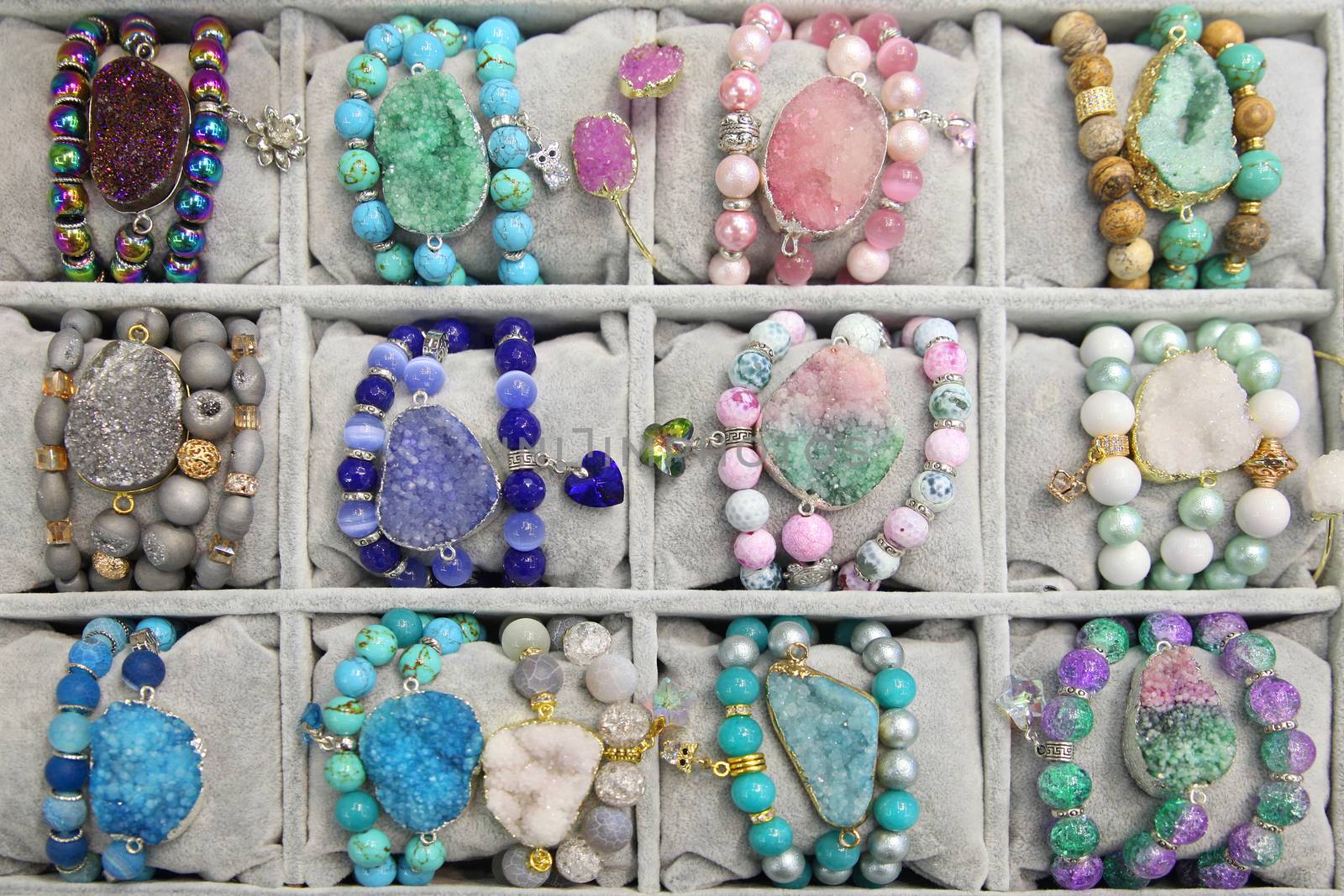 Box with jewelry from natural stones by olga_zinovskaya