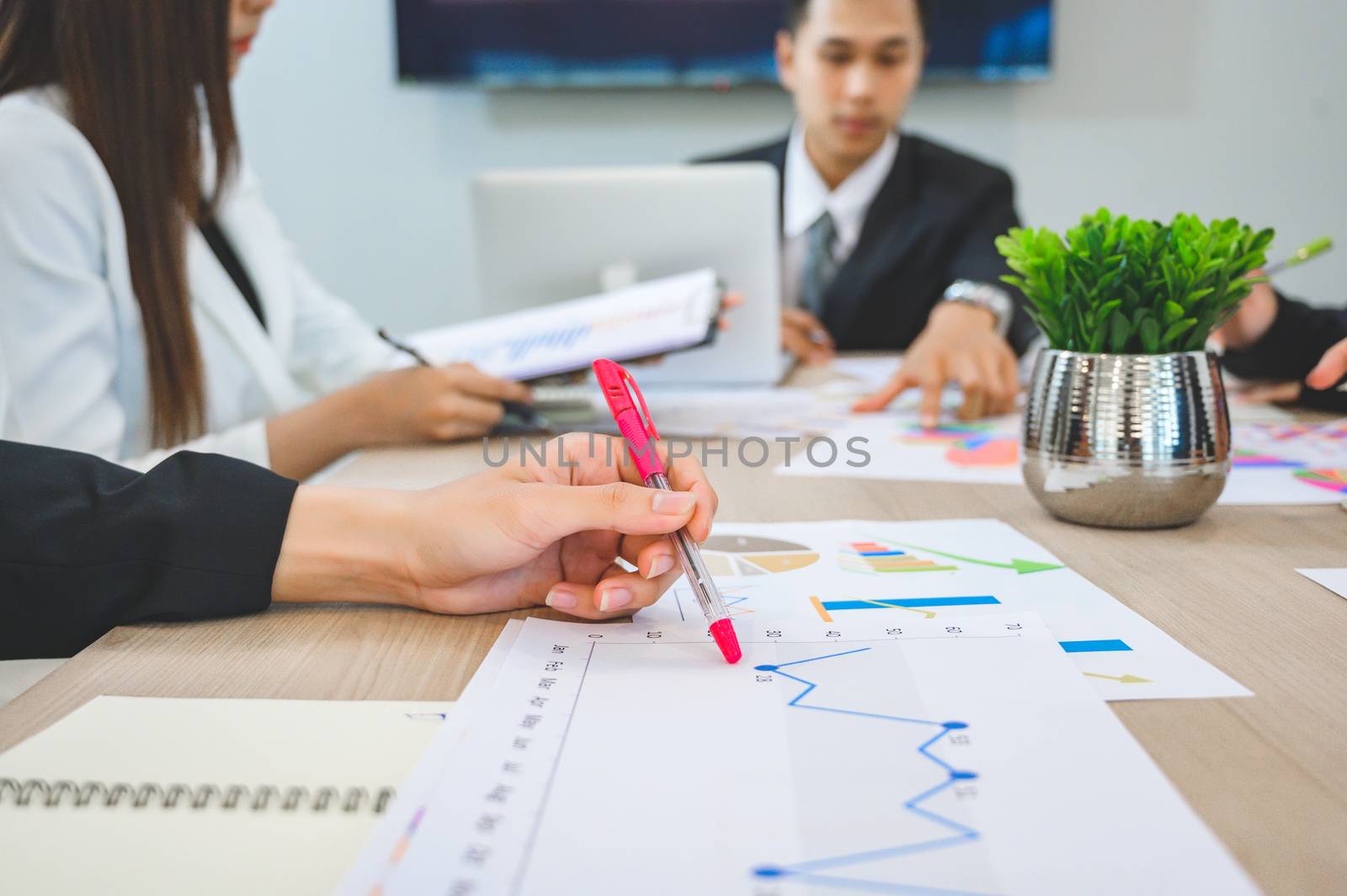 Business people are meeting and graphing business growth on a desk by sarayut_thaneerat