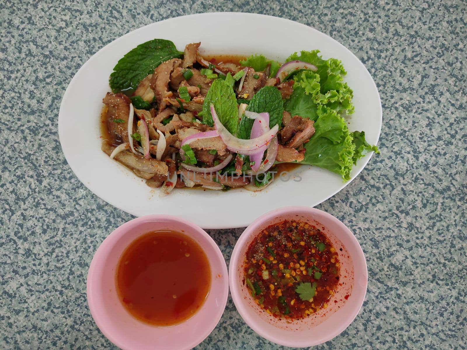 The Hot and Spicy Grilled Pork Salad on disk, Top view