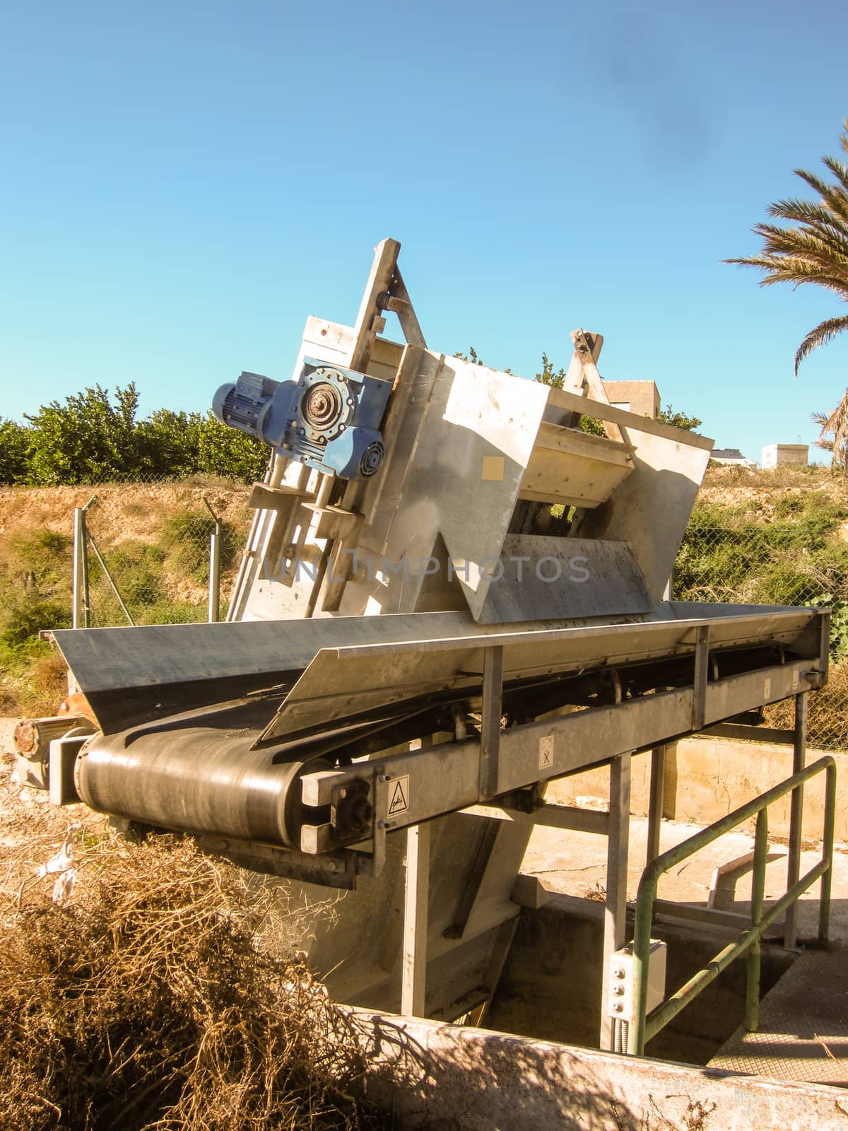 aquaduct cleaning machine in use on spanish aquaduct