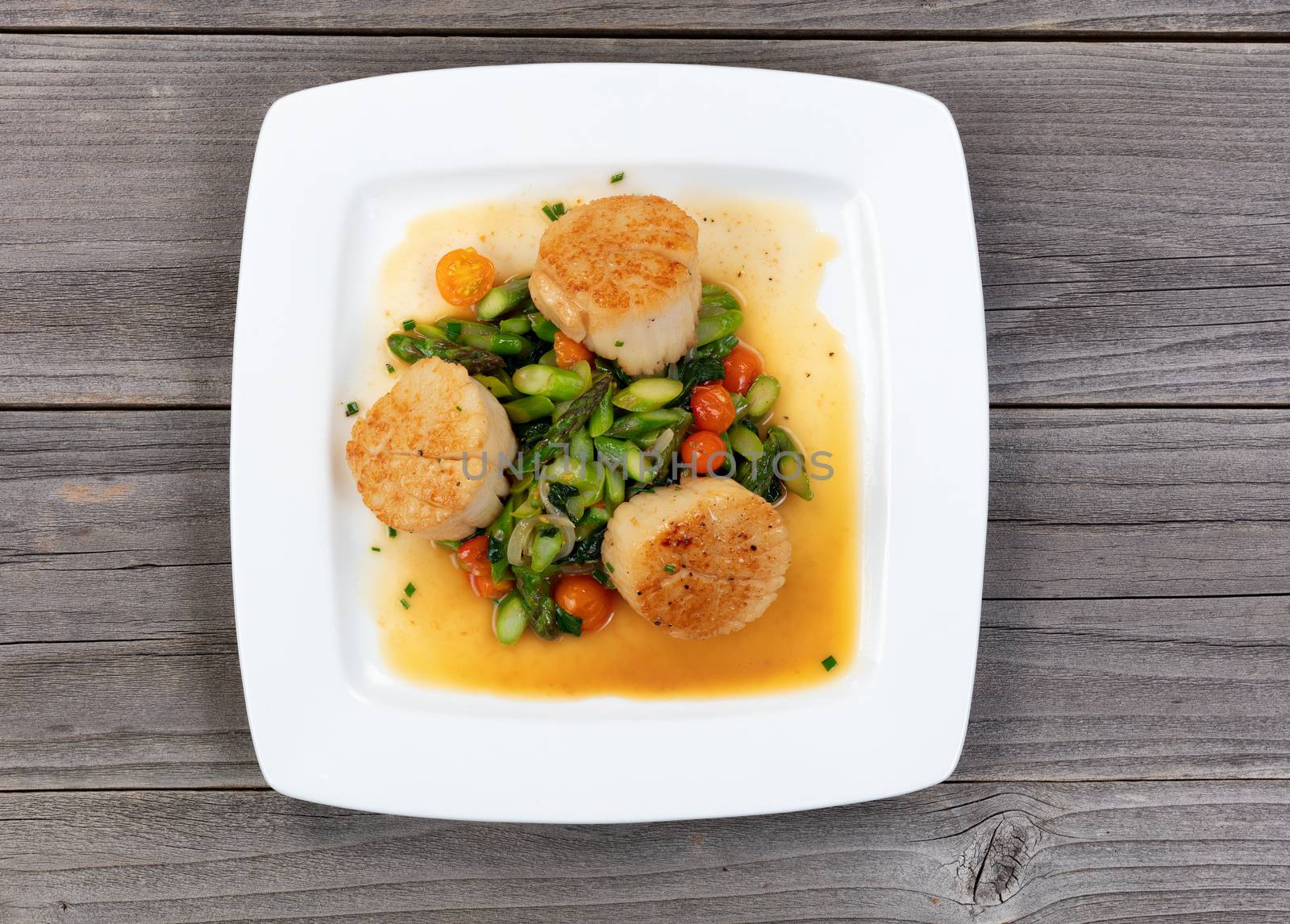 Freshly seared scallops and vegetables ready to serve  by tab1962