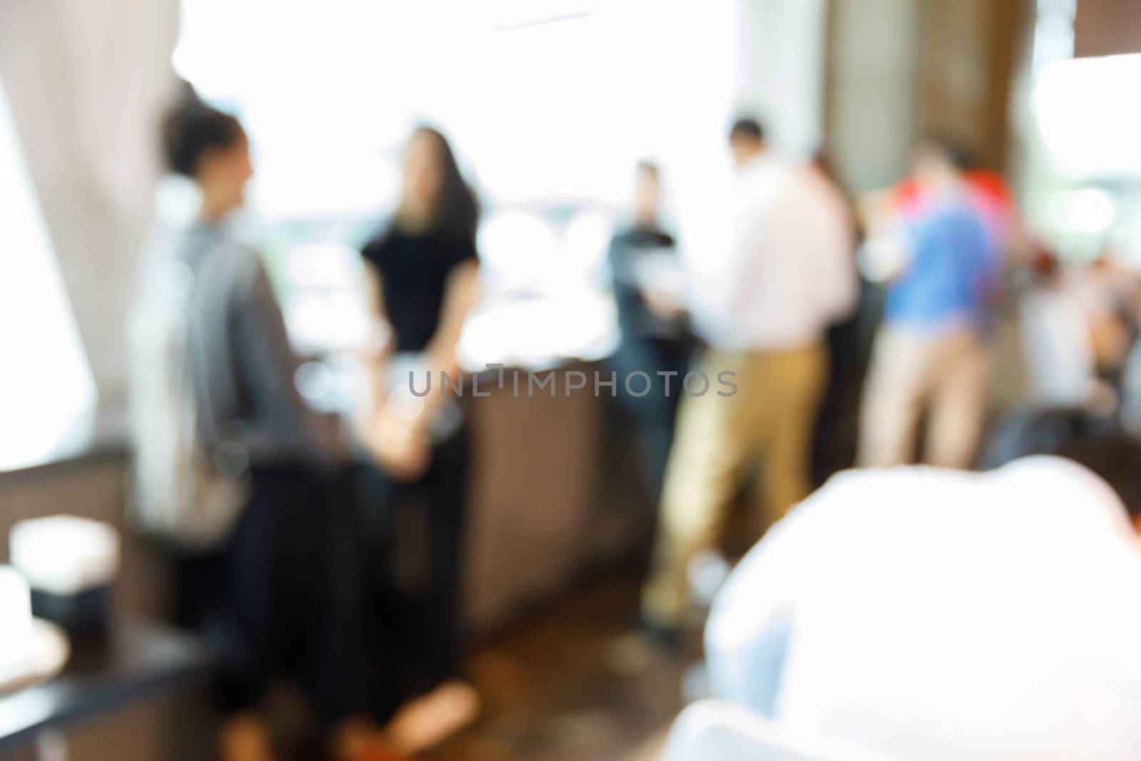 Blur people during coffee break time by smuay