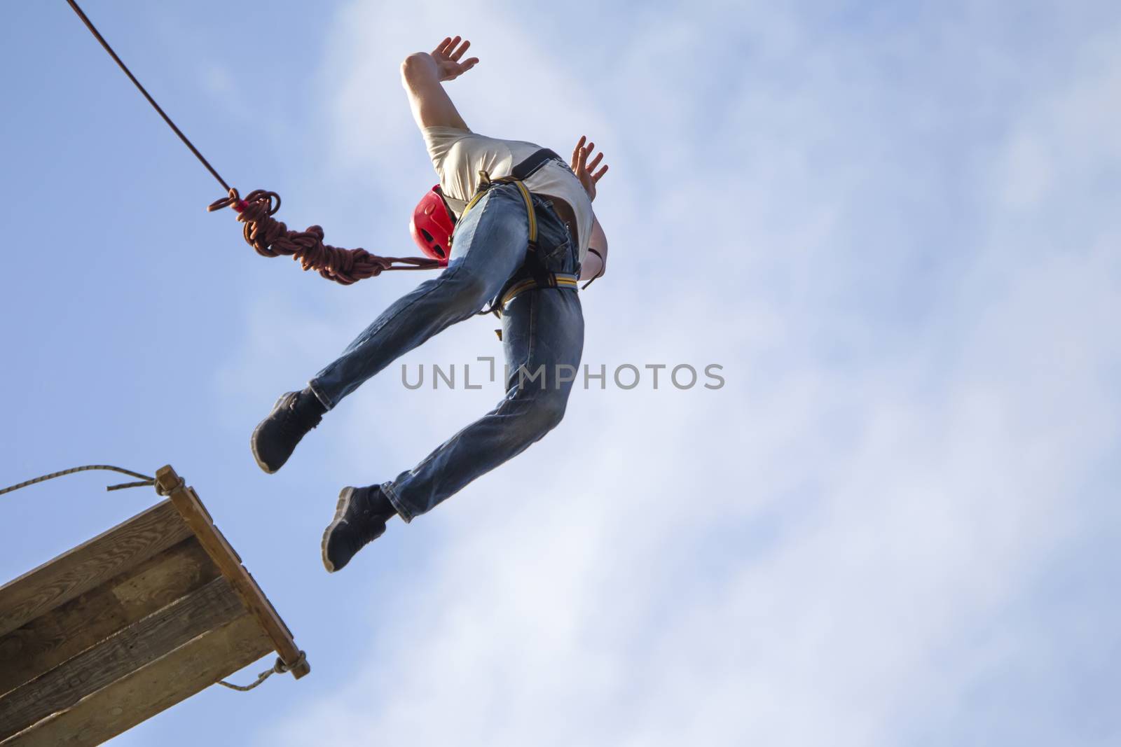 Jumping with a rope.Flight down on the rope.Engage in ropejumping.Dangerous hobbies