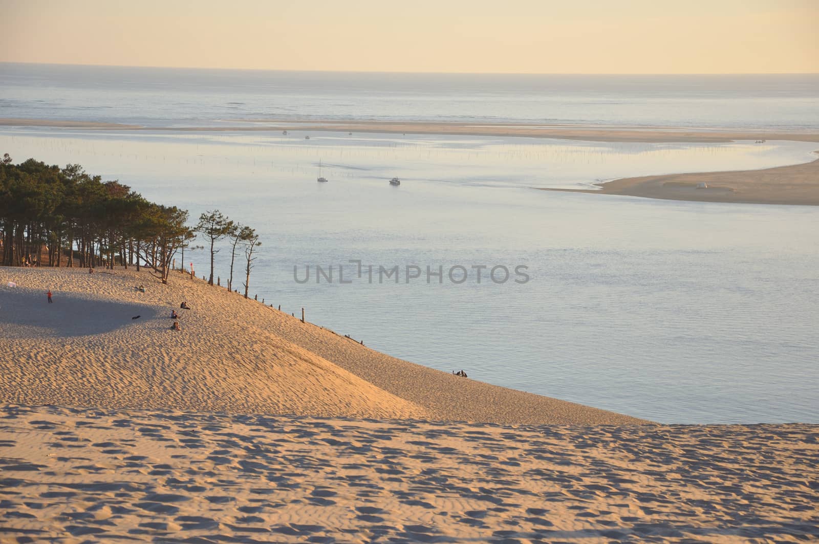 holidays around the Arcachon bay and the pilat dune, France.
summer evening on the beach