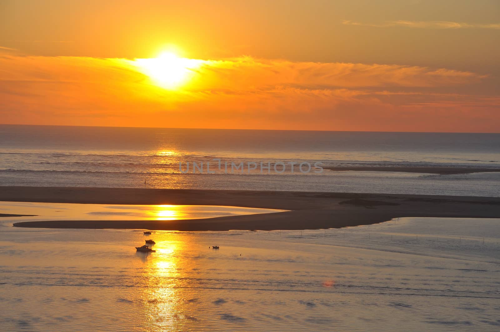 holidays around the Arcachon bay and the pilat dune, France.
summer evening on the beach