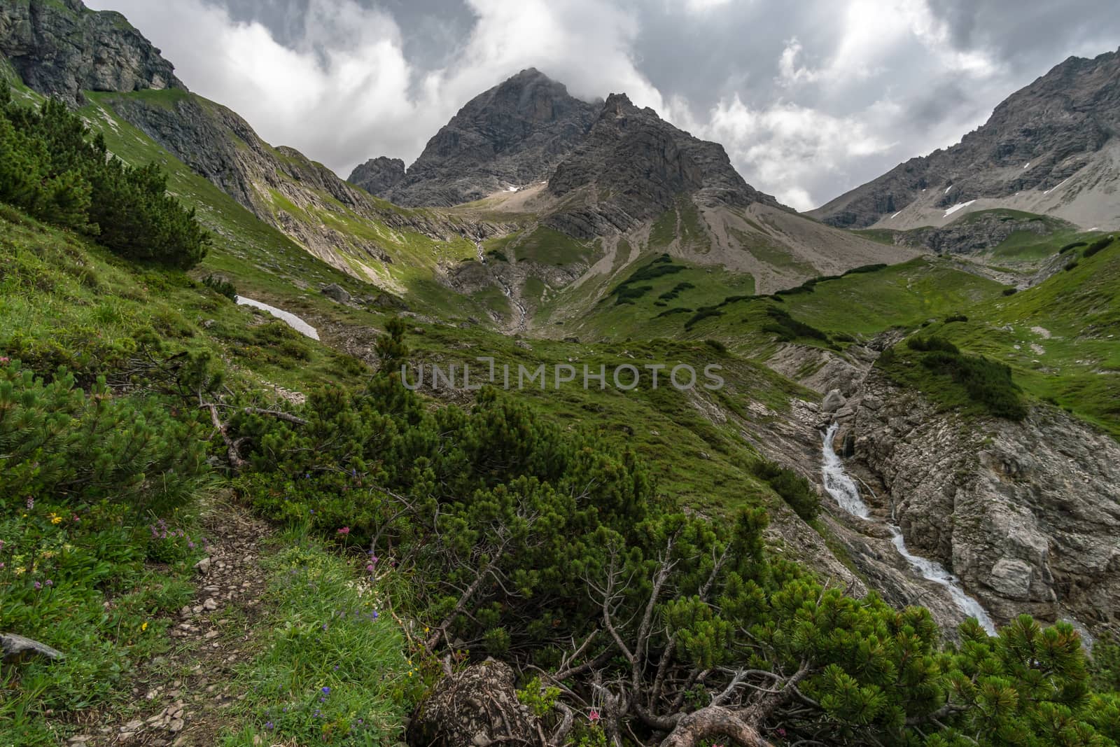 Fantastic mountain hike to the summit of Großer Krottenkopf in the Allgäu Alps