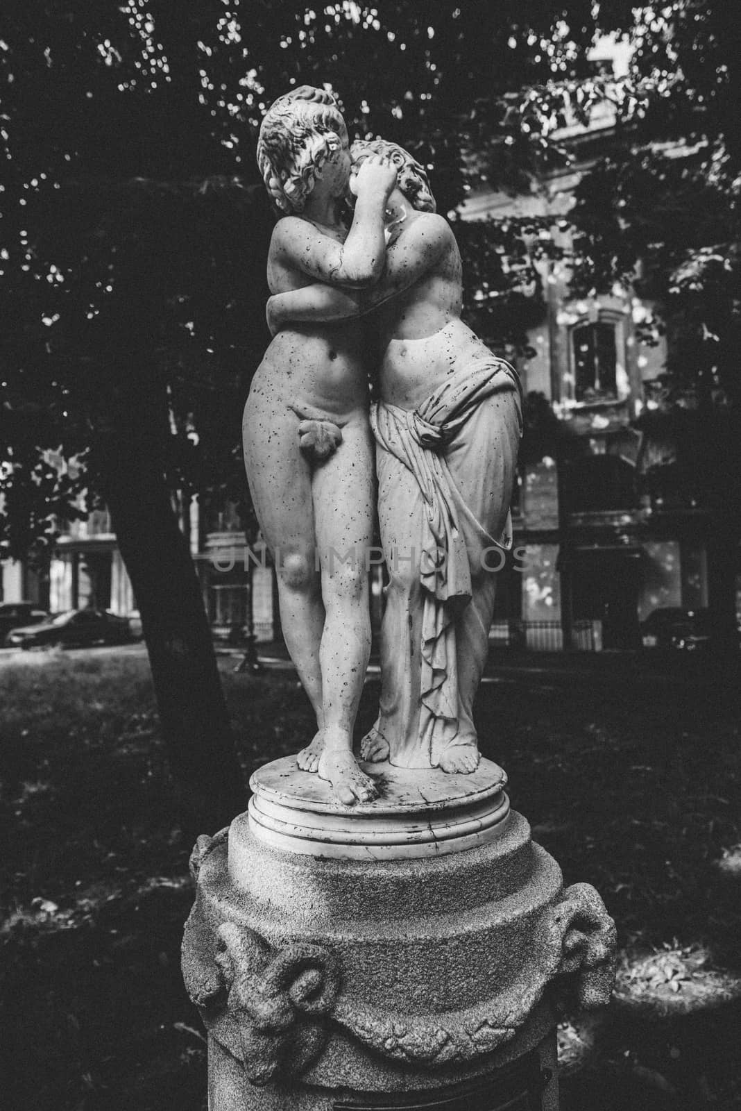 Sculpture of Eros and Psyche in Odessa by Multipedia