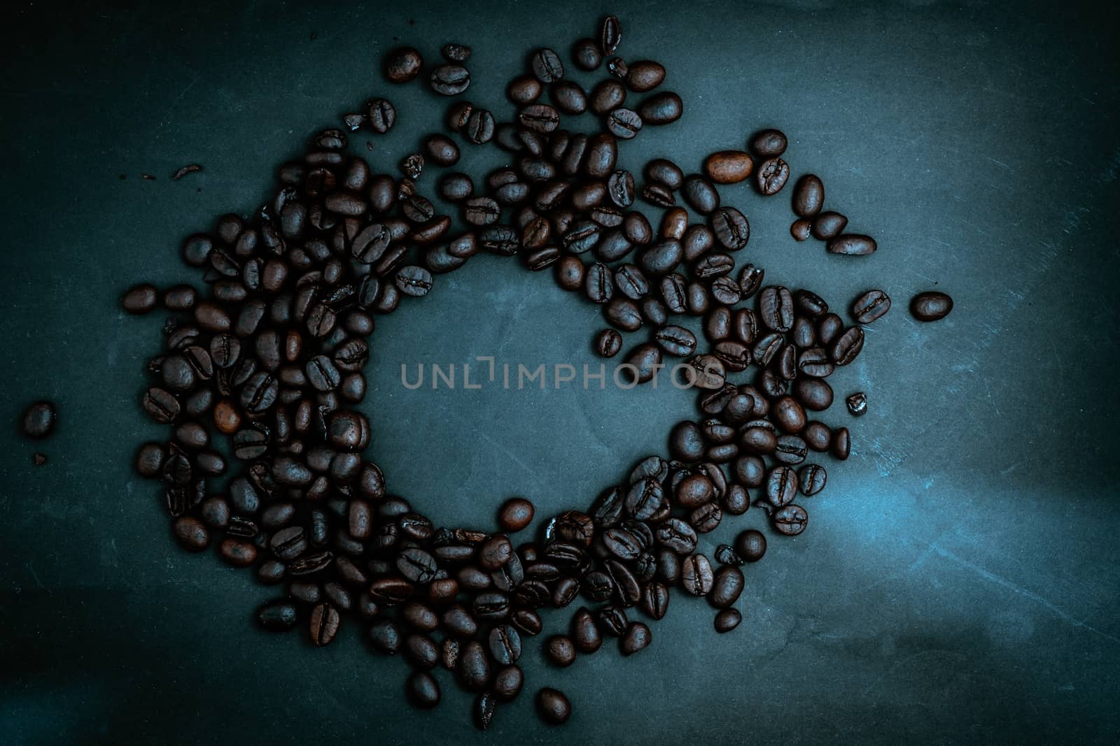 The roasted coffee beans on a dark background.