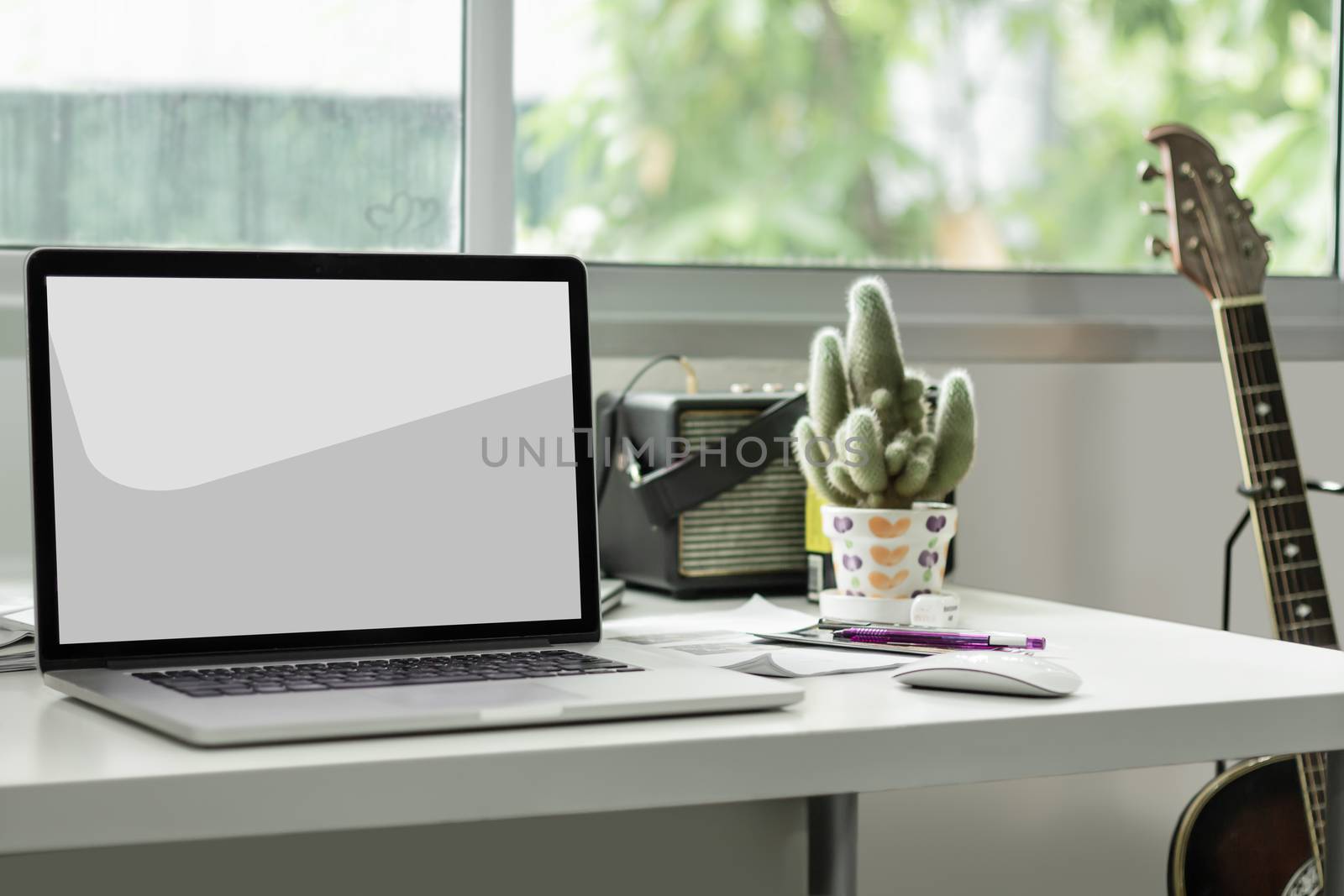 blank screen laptop on working desk