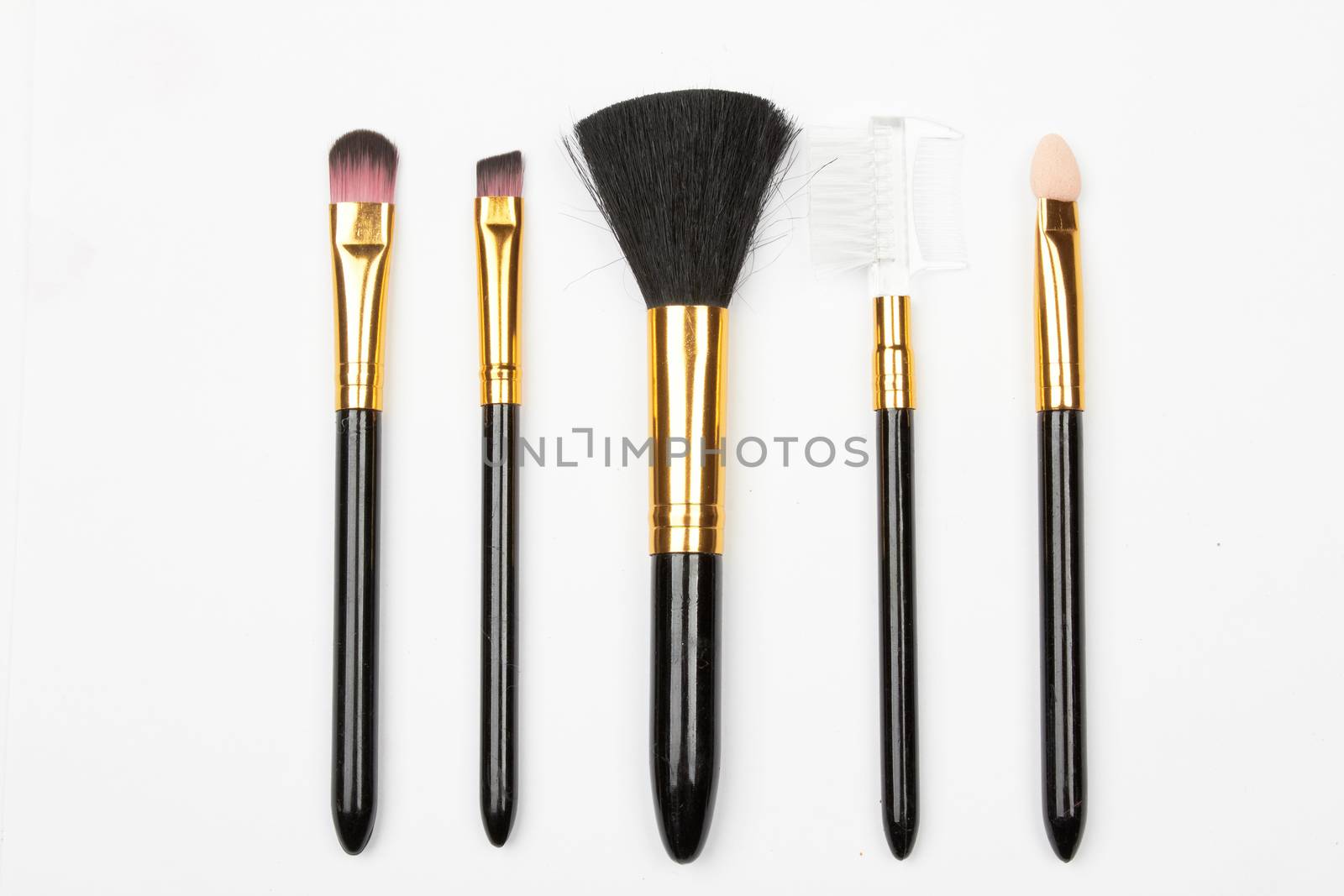 set of make-up brushes by pioneer111