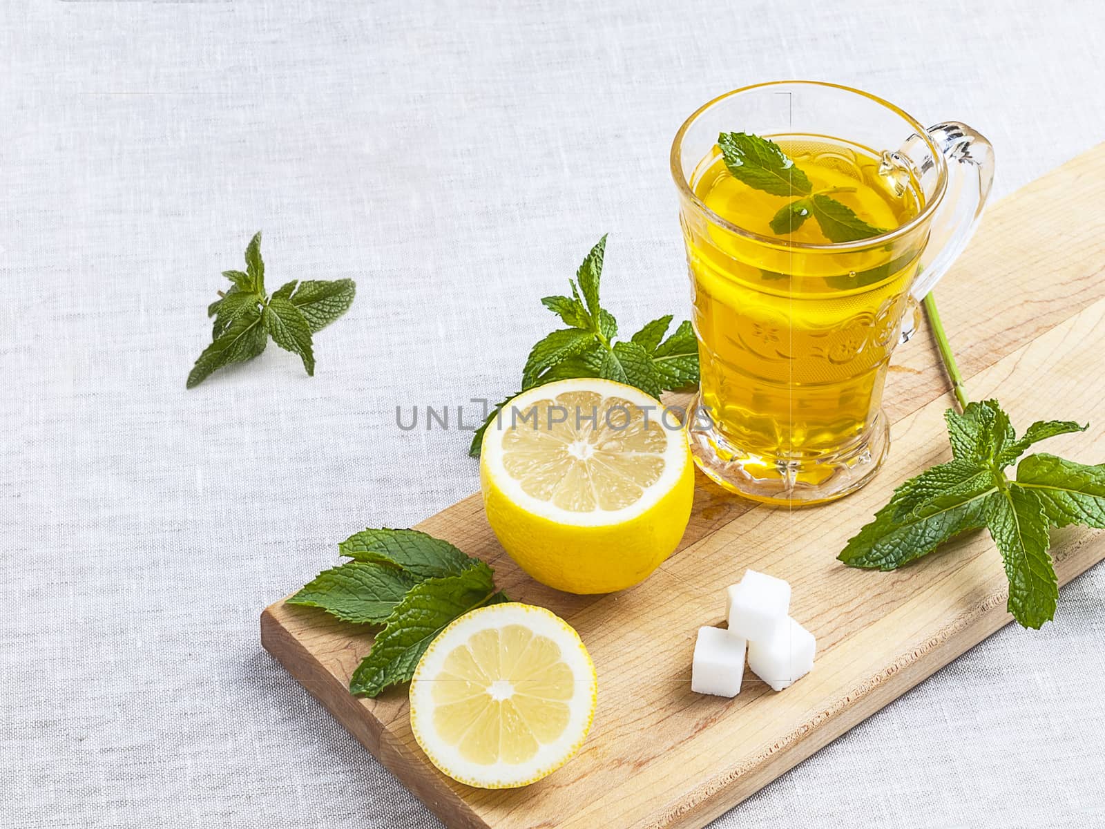 Tea with lemon and mint