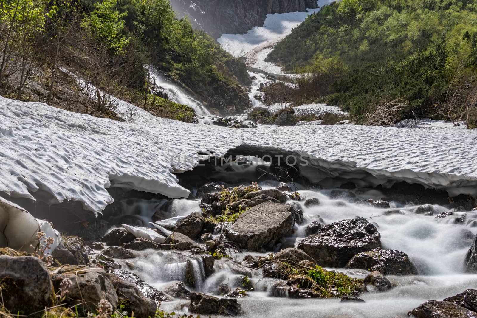 Adventurous hike around Vilsalpsee to the great Bergaicht waterfall in the Tannheimer Tal