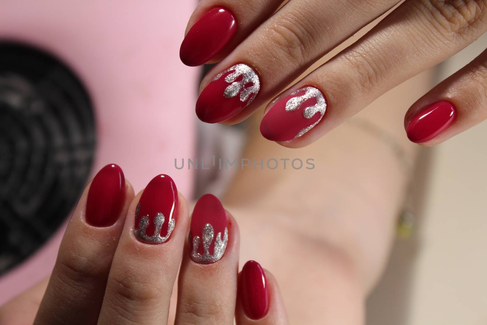 Red manicure design with silver thread 2017