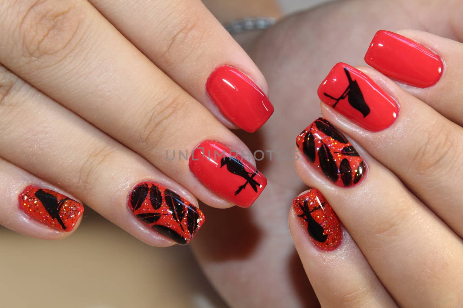 Manicure design red nails with a pattern