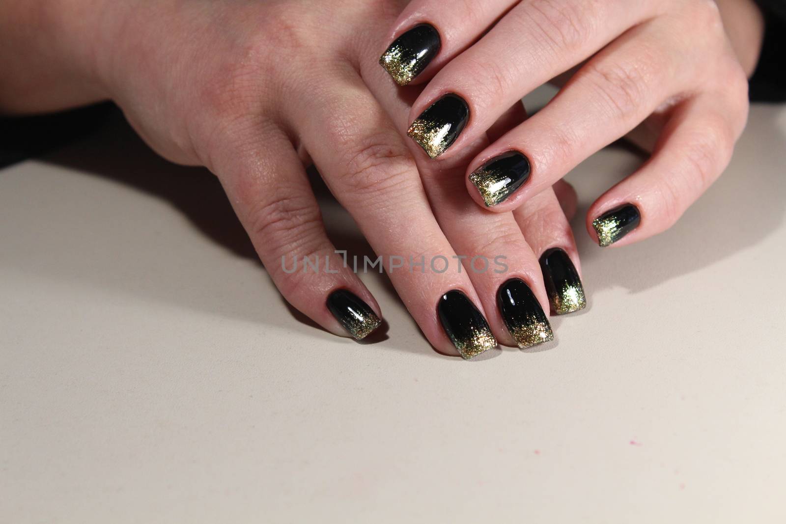 Evening manicure design in black and gold color. bast