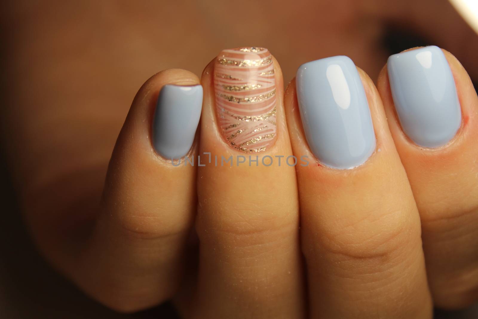 Design of manicure thin lines, blue and silver nails