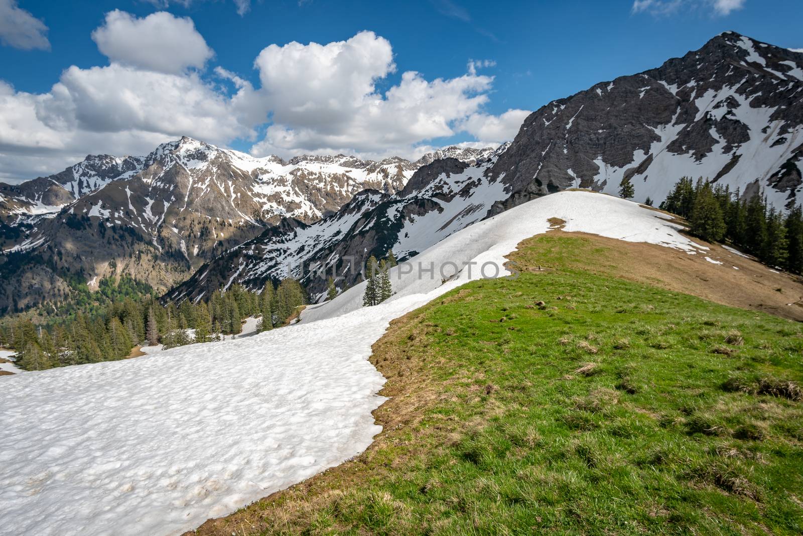 Fantastic crossing of Sonnenkopf, Heidelbeerkopf and Schnippenkopf in the Allgau Alps near Hinang, Sonfhofen