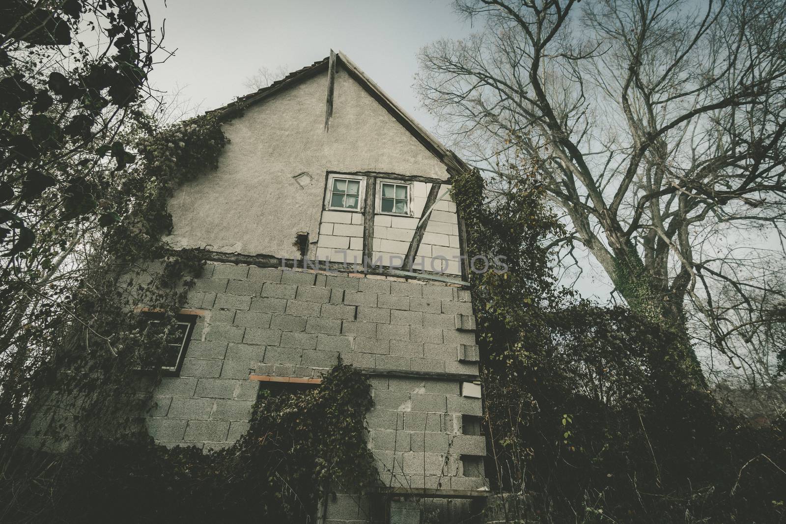 Abandoned places such as factories, farmhouses, shops, houses, facilities and clinics in Germany